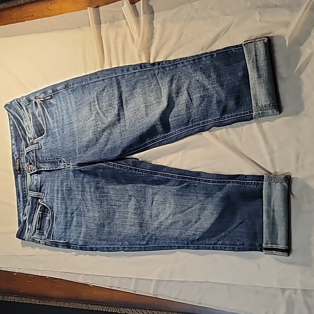 Silver Brand Suki Capri Jeans